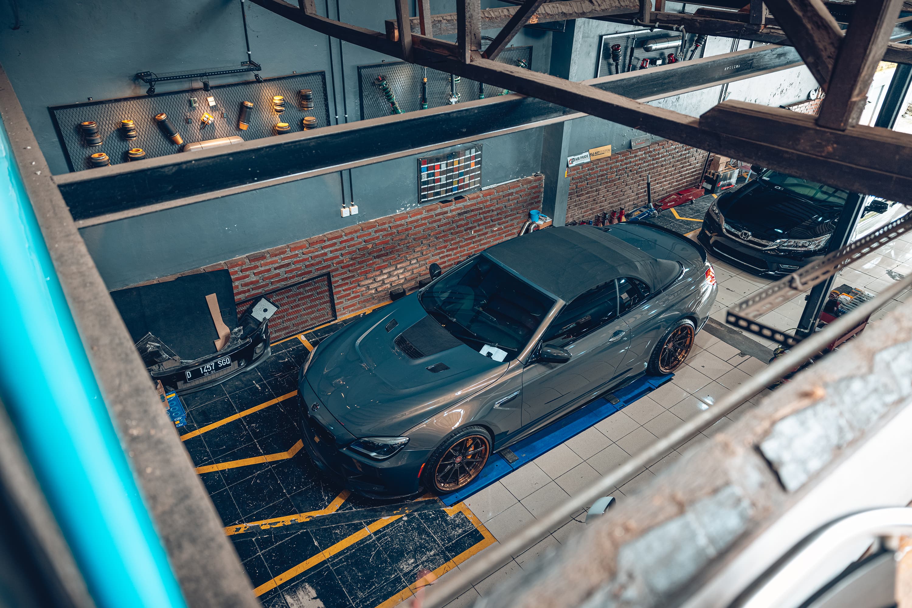 Air Lift Indonesia Art Custom Shop pic - install bay view