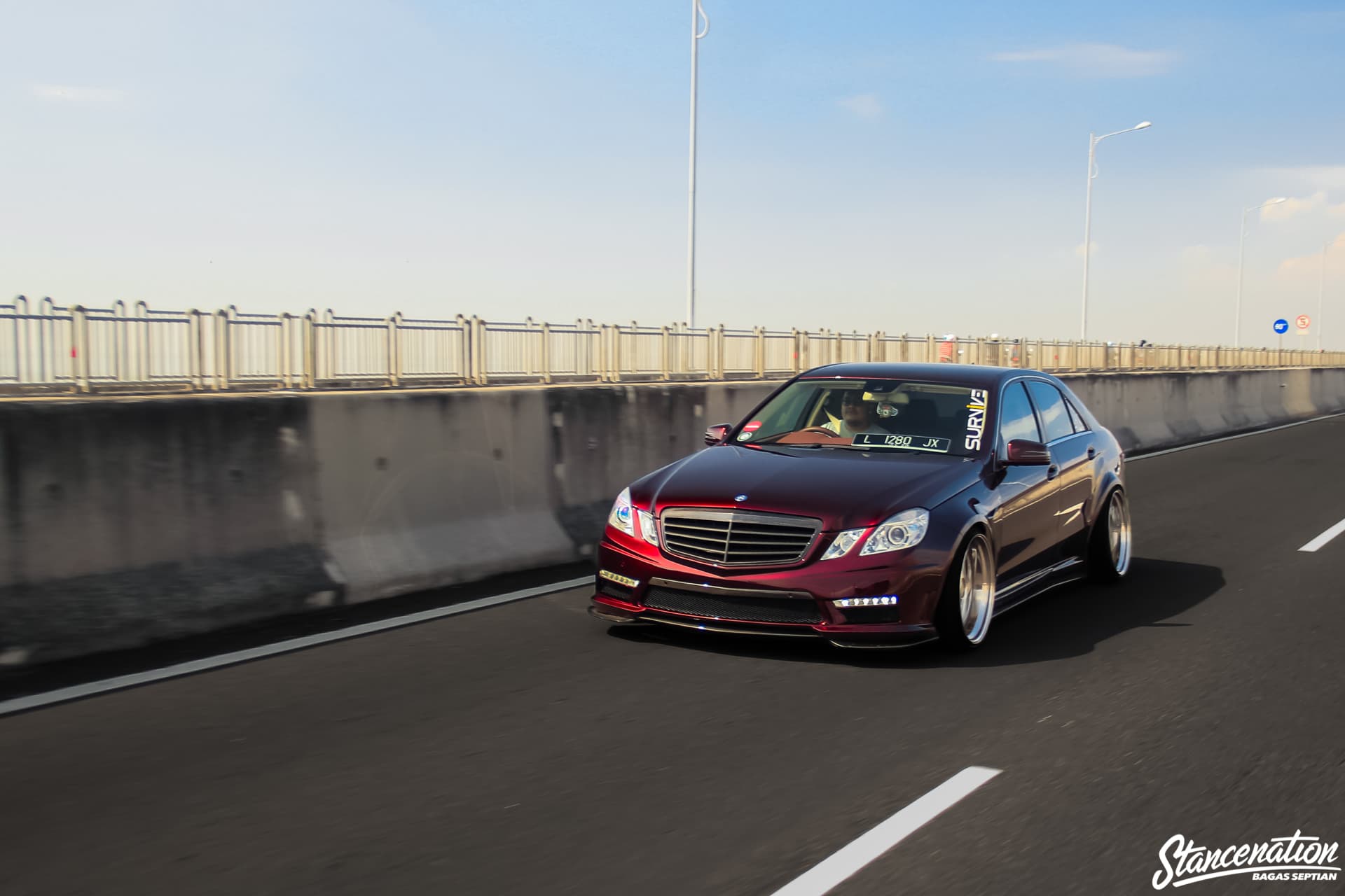 Slammed-Mercedes-Benz-W212-E300-1